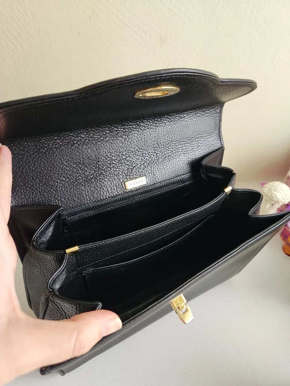 Classic Black Leather Top-Handle Women’s Bag